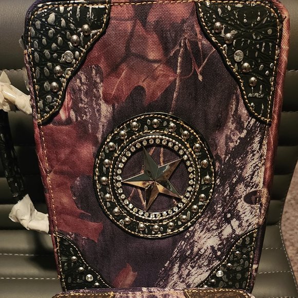 Brand New Mossy Oak Studded Bible Covers (1 Available) - Picture 4 of 16